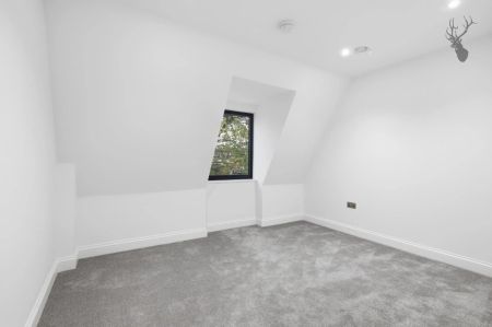 2 Bedroom Apartment - Photo 2