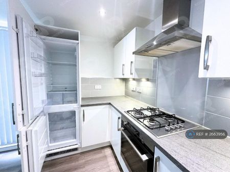 2 bedroom flat to rent - Photo 4