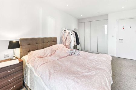 Two bed apartment close to Elephant & Castle underground. - Photo 4