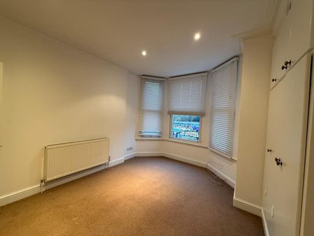 2 Bed Flat, Barry Road, SE22 - Photo 3