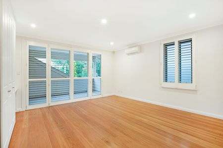 Stylishly Updated Bondi Home in a Premier Lifestyle Pocket - Photo 4