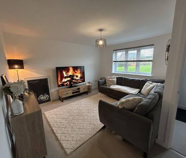 4 bedroom semi-detached house to rent - Photo 2