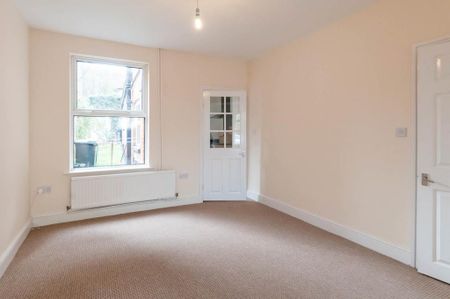 3 bedroom terraced house to rent - Photo 2