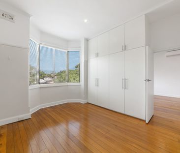 Renovated apartment in great location - Photo 2
