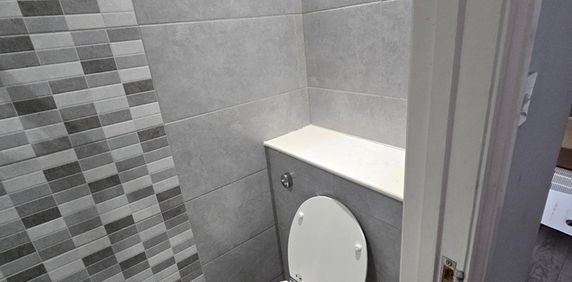 Studio Flat, Streatham High Road, SW16 - Photo 2
