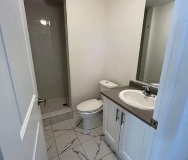 Townhouse For Lease | X8133202 - Photo 1