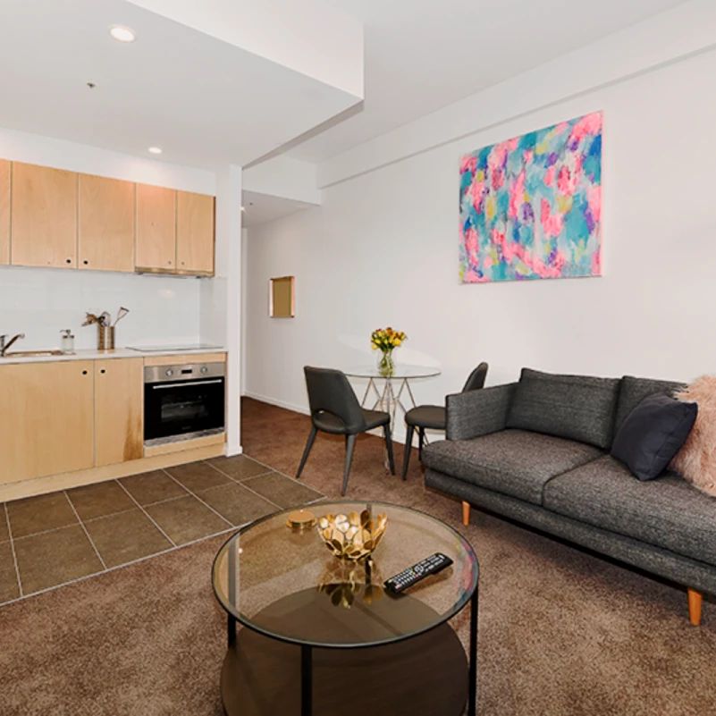 Cozy studio near Flagstaff train station - Photo 1