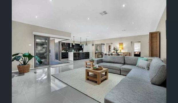 Wow - so Much Space - Photo 1