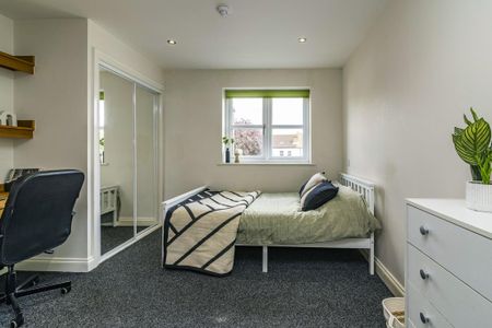 4 bedroom flat to rent - Photo 5