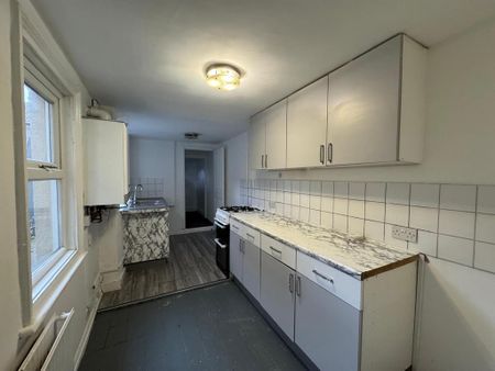 2 bedroom terraced house to rent - Photo 4