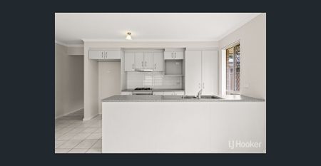 Modern Family Living in the Heart of Munno Para! - Photo 4