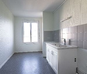 Appartement – Type 4 – 80m² – 334.57 € – LE BLANC - Photo 1