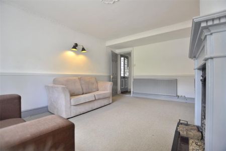 3 bedroom semi-detached house to rent - Photo 2