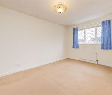 3 bed House - Detached To Let - Photo 2