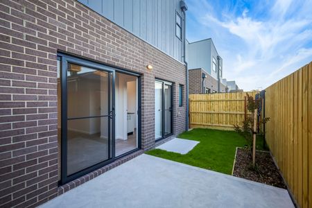 34 Cinnamon Drive, Cranbourne East VIC 3977 - Townhouse For Rent | Domain - Photo 2