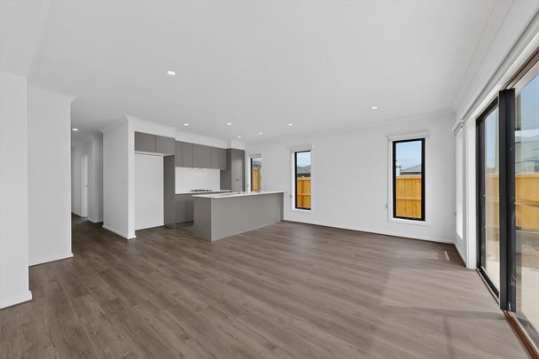 34 Jandakot, Point Cook VIC 3030 - House For Rent | Domain - Photo 1