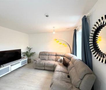 3 bedroom end of terrace house to rent - Photo 1