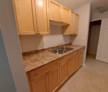 Charming 2 Bedroom Unit In Riverside Meadow! - Photo 2