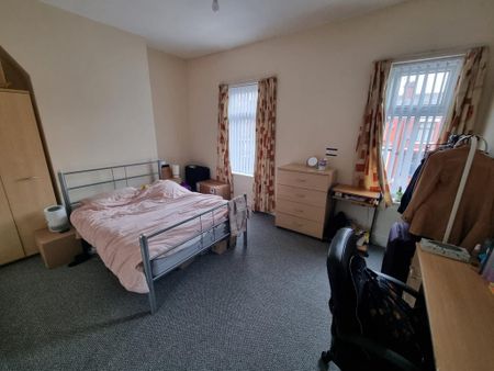 4 bedroom terraced house to rent - Photo 4