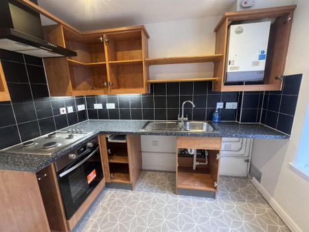 2 bedroom end of terrace house to rent - Photo 3