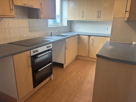 2 bedroom flat to rent - Photo 4