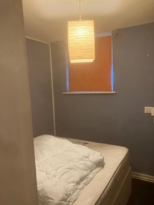 Room in a Shared Flat, Wickway Court, SE15 - Photo 1