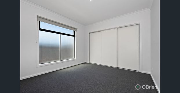 Modern Townhouse in Popular Estate. - Photo 1