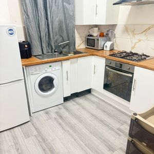 Room in a Shared House, York Avenue, M16 - Photo 2