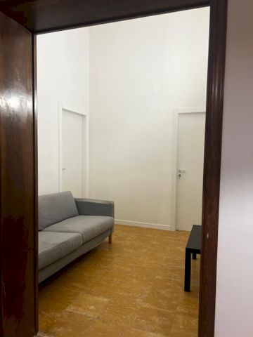 Spacious Single room Via la Farina - Photo 2