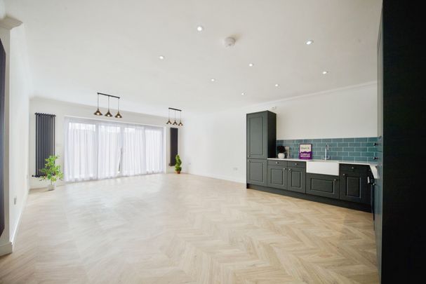 Beautiful Brand New 3 Bedroom Garden Flat for Rent in Enfield - Photo 1