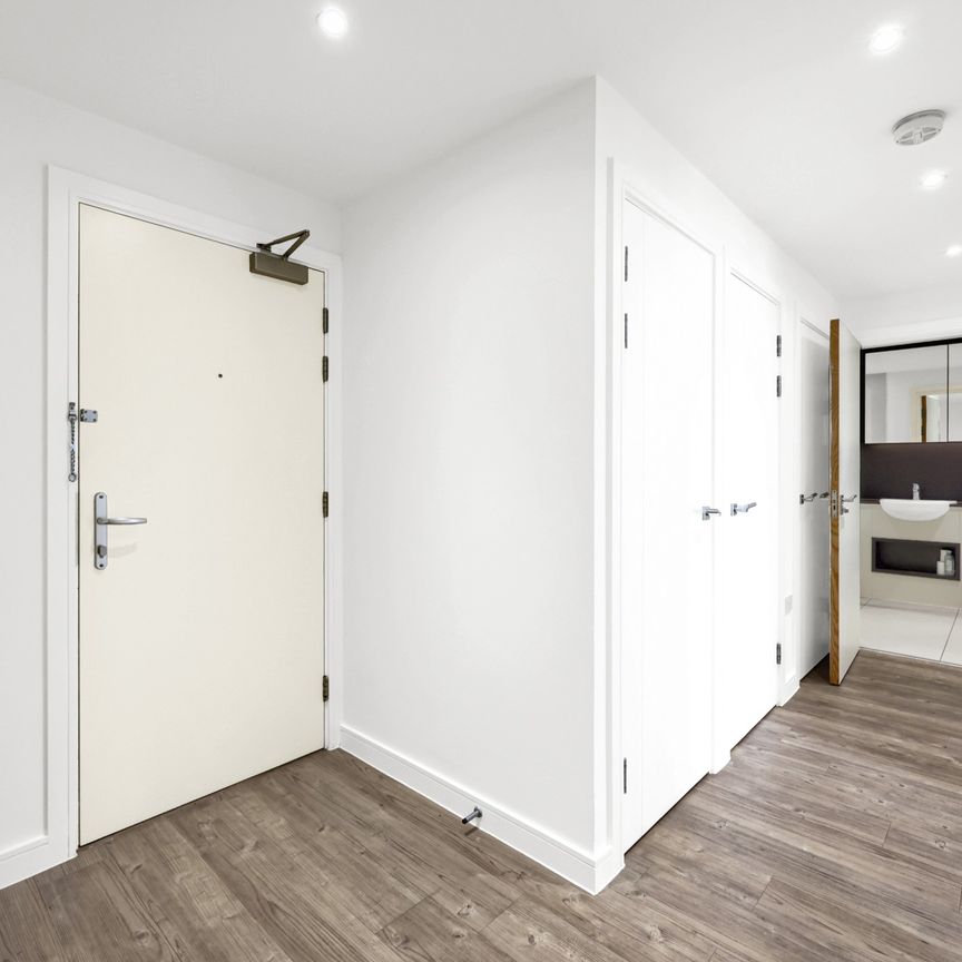 Stunning Riverside Apartment to rent in Greenwich - Photo 1