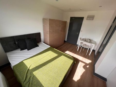 Studio Flat, Mitcham Lane, SW16 - Photo 2