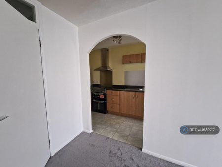1 bedroom flat to rent - Photo 4