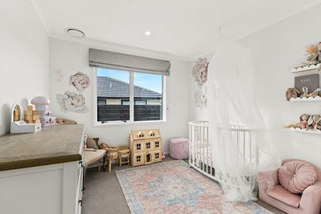 Family Home in The Meadows- Pets Negotiable - Photo 5