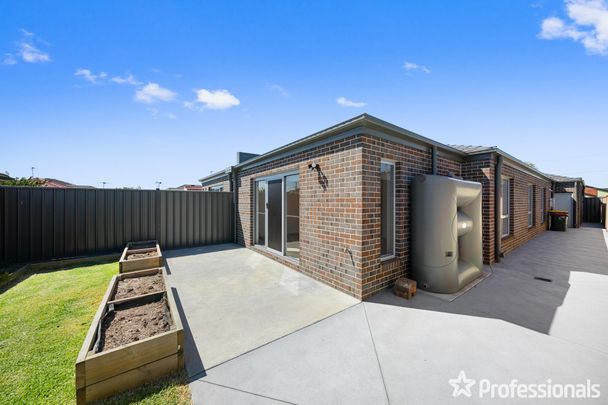 32B Bayliss Road, Deer Park VIC 3023 - Photo 1