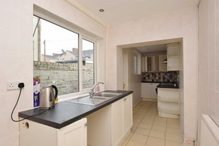2 bedroom terraced house to rent - Photo 5