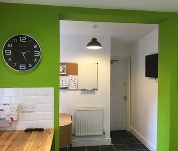 Room 6, Gainsborough Road, Crewe, CW2 - Photo 3