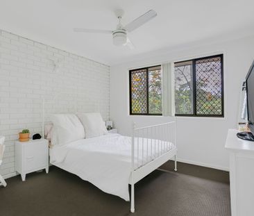 Cosy Townhouse with Complex Pool - Photo 6