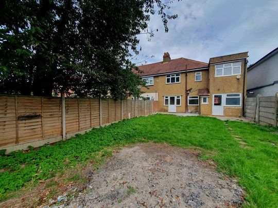 1 bedroom in a house share to rent - Photo 1