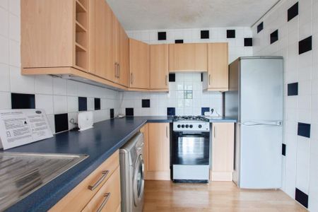 Bodorgan Road, BOURNEMOUTH - Photo 3