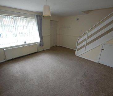 3 bedroom end of terrace house to rent - Photo 2
