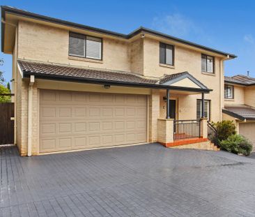 Large Townhouse moments from Bowral - Photo 5