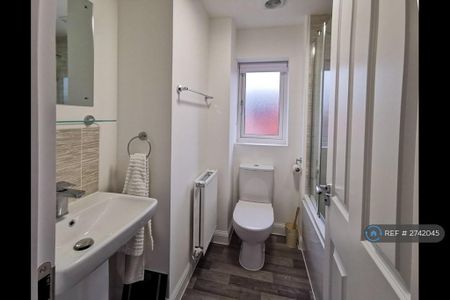 2 bedroom semi-detached house to rent - Photo 3