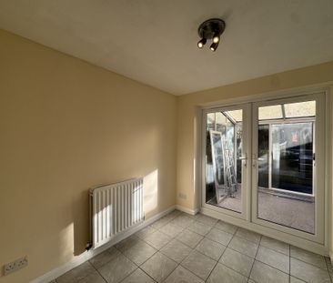 Matthews Drive, Crawley, Maidenbower - Photo 2