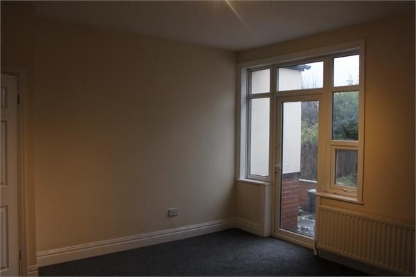 3 bedroom semi-detached bungalow to rent - Photo 1
