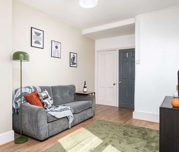 Filton Avenue Room 4-1st floor front large room - Photo 5