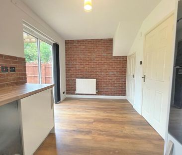3 bedroom semi-detached house to rent - Photo 2