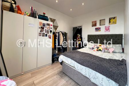 6 Bedroom Mid Terraced House for rent in Harold Terrace - Photo 4