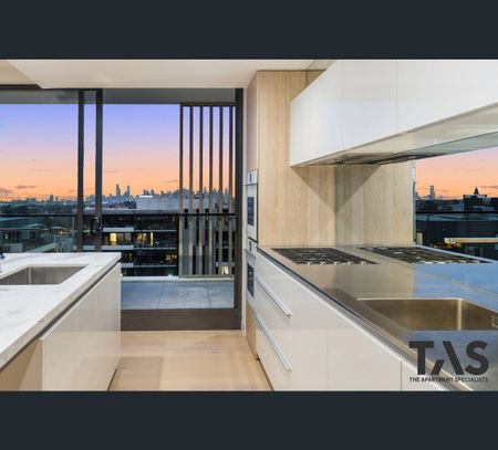 Penthouse/18 Lilydale Grove, Hawthorn, Vic 3122 - Photo 3