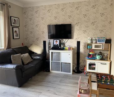 Wedon Path, Aylesbury - Photo 1